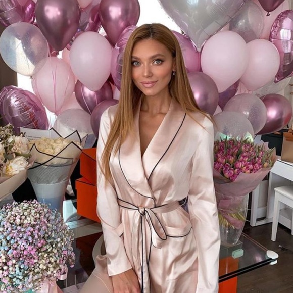 Brand new silk robe - Picture 7 of 7